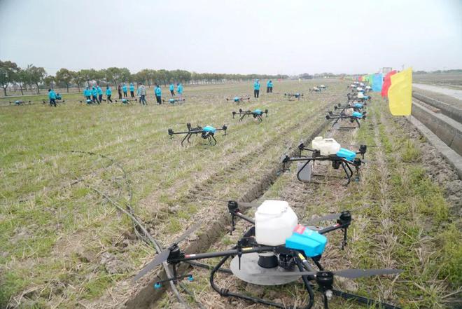 “送科技下鄉”:30架啟飛智能植保無人機為寧波市春耕備耕現場會添彩
